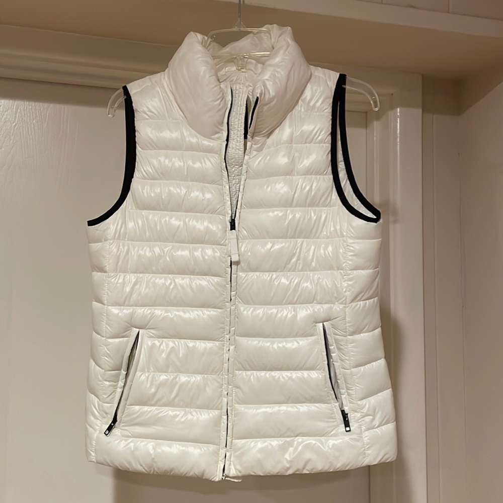 Gap Recycled Puffer Vest